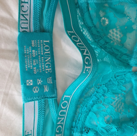 Lounge bra and thong set - Picture 3 of 7